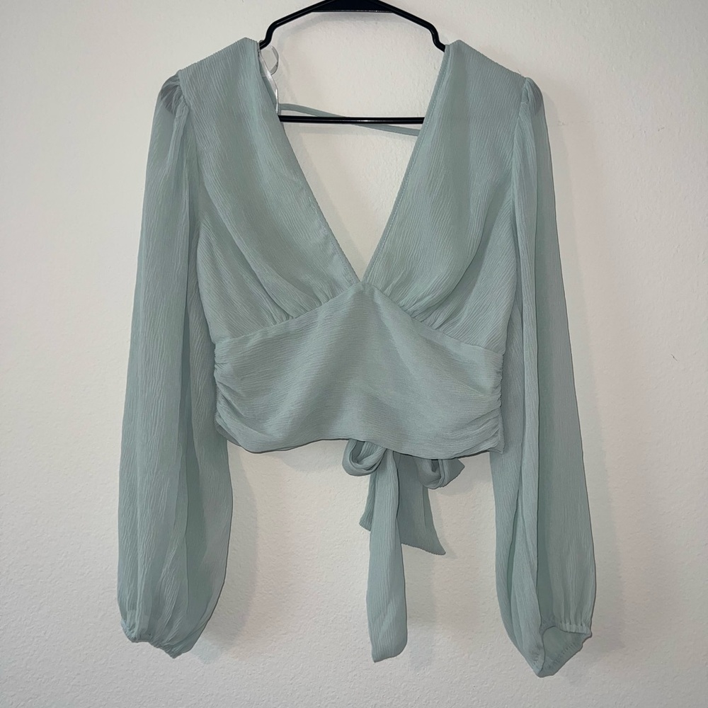 Forever 21 Like new tie back V-Neck Blouse